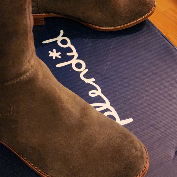 Splendid footwear, style: Oakville, color: Smoke CS . Cowhide suede size 6.5 - Picture 5 of 11